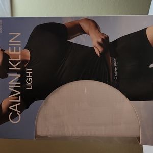 Calvin Klein Light Crew Neck T-Shirt- Small